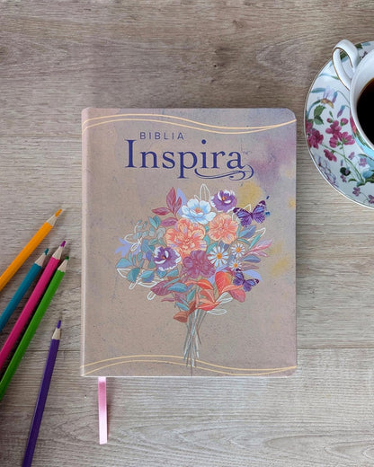 Biblia NTV Inspira con filament acuarela rosa Sentí piel 8.25 Puntos